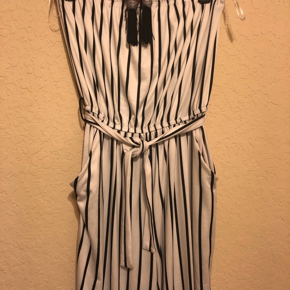 Super cute strapless romper Black & White striped - Picture 3 of 5